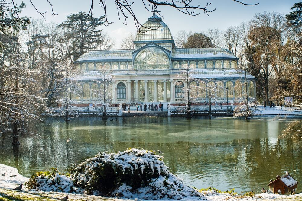 Si vas a Madrid, no olvides ir al Palacio de Cristal de El Retiro, construido en 1887. Foto: iStock 