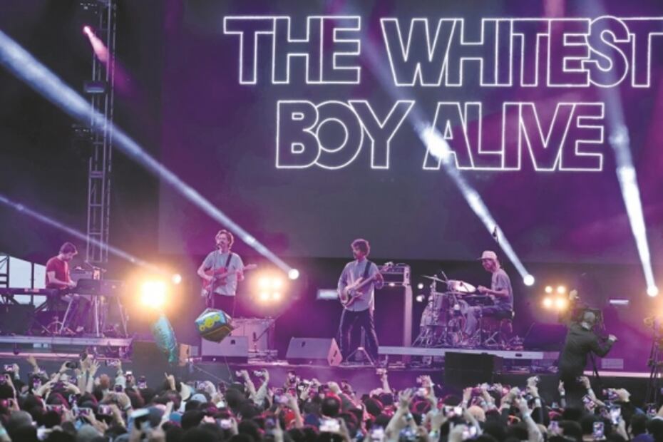 Fans gozan fiesta pero temen al Covid en el Corona Capital