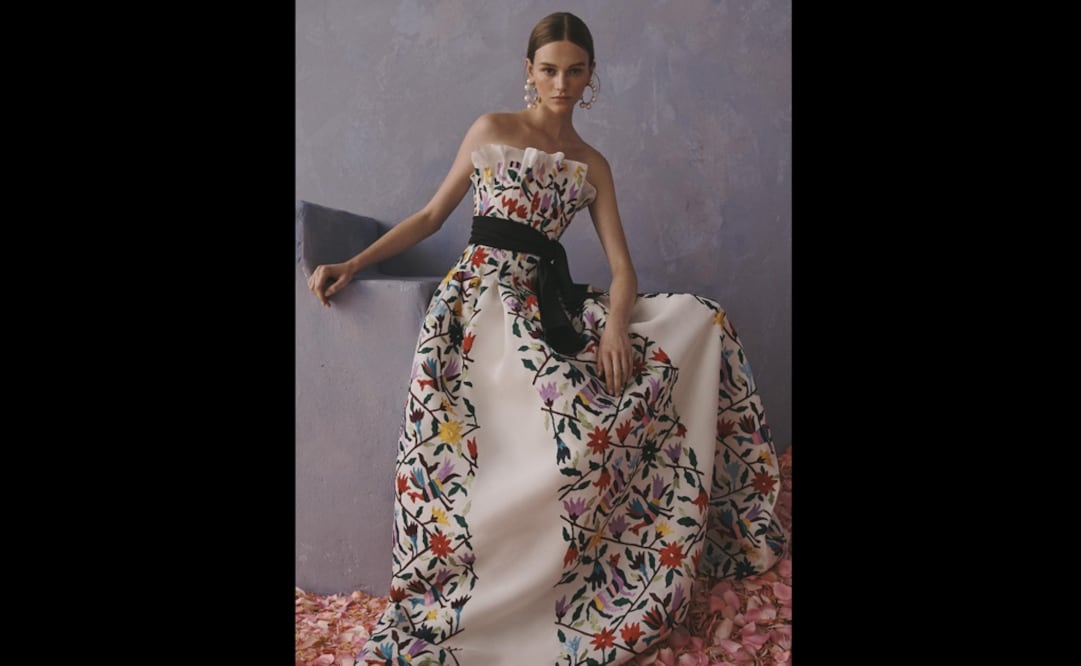 -La colección denominada RESORT 2020 de la firma de la diseñadora venezolana Carolina Herrera, hace una apropiación cultural de los bordados Hidalguenses de Tenangos, sin ningún tipo de reconocimiento. Foto: AP