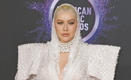 Christina Aguilera posa en topless para anunciar "fiesta" de la comunidad LGBT+