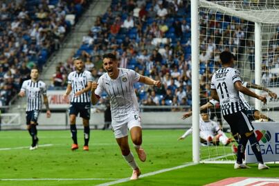 Chivas golea a Rayados 