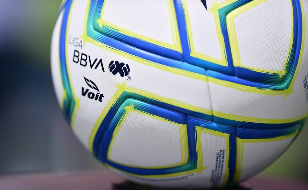 Logotipo de la Liga MX en el balón del Apertura 2022 - FOTO: Imago7