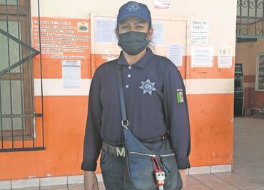 "Encomendarse a Dios, no hay más", dice mujer policía de Aguililla