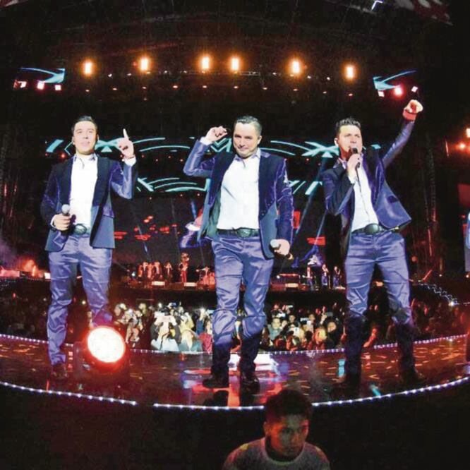 Fotografía: La Arrolladora Banda El Limón