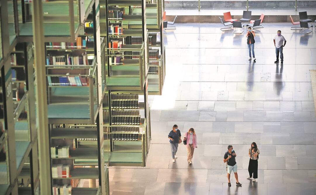 La reapertura de la Biblioteca Vasconcelos ha sido gradual, pero ayer, con la última fase en marcha, entraron entre 70 y 80 personas tan sólo en la primera media hora. Fotos: Berenice Fregoso/EL UNIVERSAL