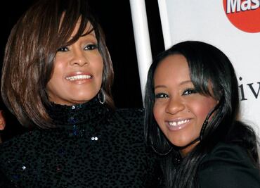 "Whitney Houston fumó marihuana con nuestra hija"