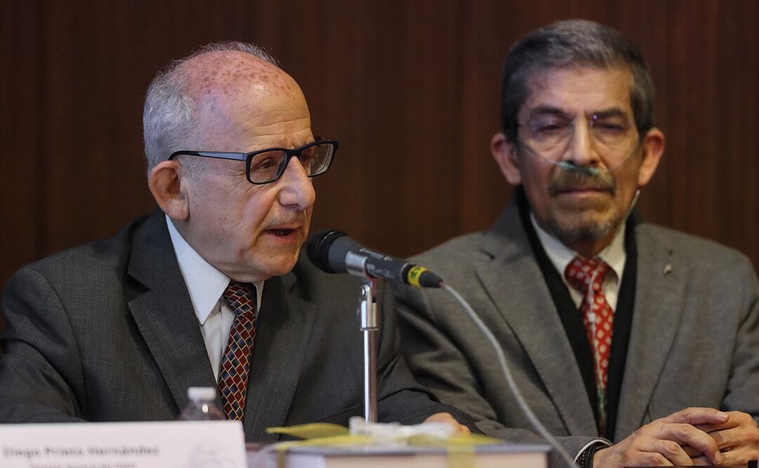 El titular del INAH, Diego Prieto, calificó a la donación como un aporte relevante para la comunidad académica del INAH. Foto: Gerardo Peña, INAH.
