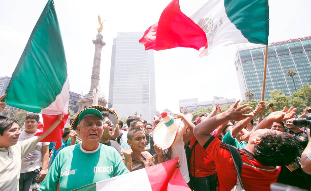 Afición mexicana durante el mundial Brasil 2014. Algunas selecciones hacen peticiones especiales a los hoteles donde se hospedan para no perturbar su descanso, como instalar aire acondicionado silencioso, cortinas que bloqueen la luz y nada de irrupciones en sus pasillos. Foto: Leo Morales/Archivo EL UNIVERSAL.