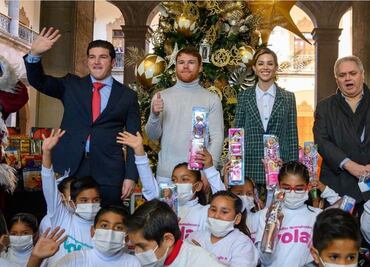 Canelo Álvarez dona más de 5 mil juguetes a niños de Nuevo León