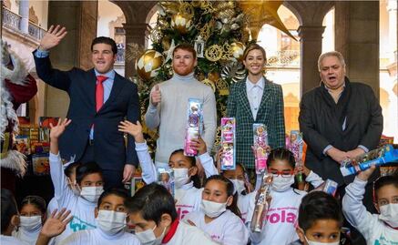 Canelo Álvarez dona más de 5 mil juguetes a niños de Nuevo León