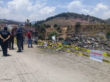 En medio de la contingencia ambiental, clausuran tiradero a cielo abierto en Edomex