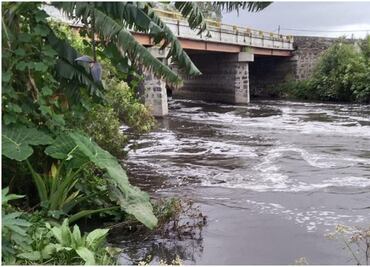 Continúa búsqueda de dos personas que cayeron a canal de aguas negras en Hidalgo; llevan ahí 5 días tras volcadura