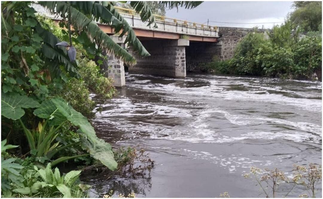 Familiares mantienen búsqueda de dos personas que cayeron a canal de aguas negras en Hidalgo (10/10/2024). Foto: Especial
