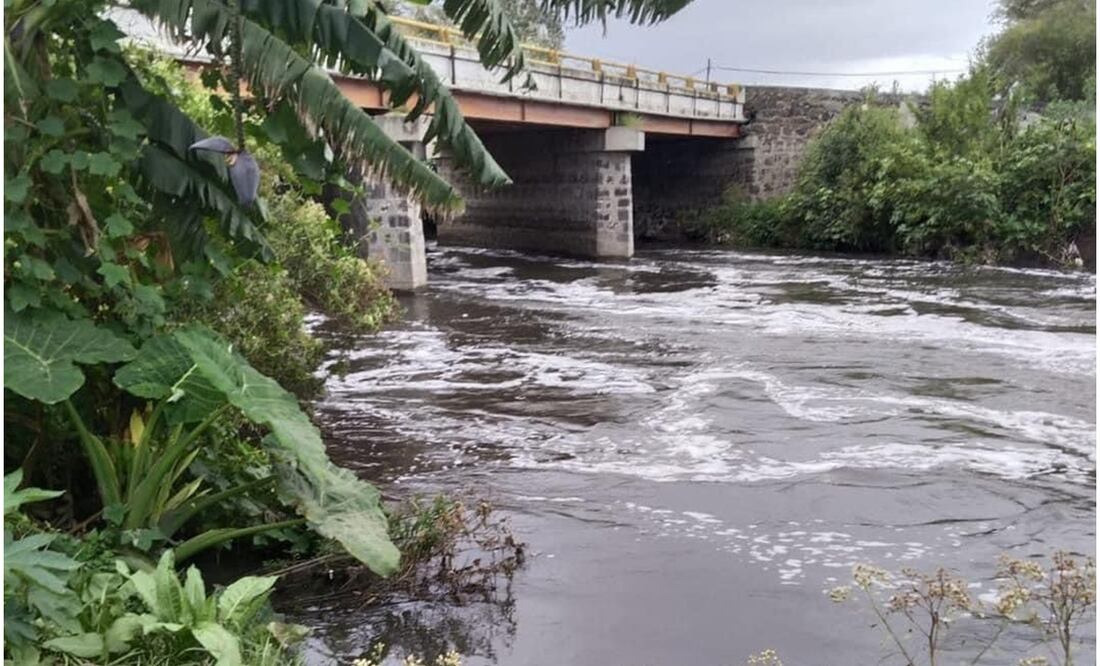 Familiares mantienen búsqueda de dos personas que cayeron a canal de aguas negras en Hidalgo (10/10/2024). Foto: Especial