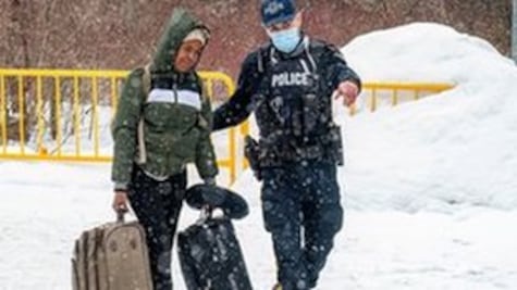 Cómo Canadá acoge a los refugiados y en qué se diferencia de lo que pasa en EU