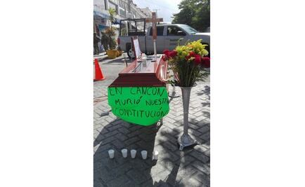 Protestan con ataúd en Cancún por cajas aseguradas 