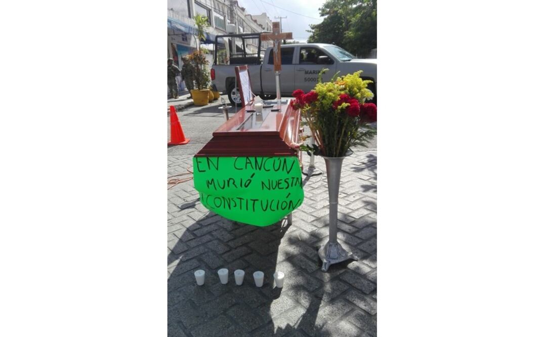 Protestan con ataúd en Cancún por cajas aseguradas
