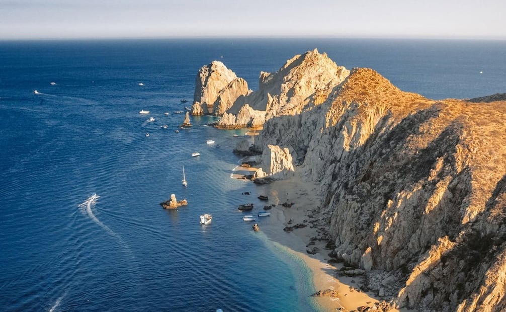El arco es uno de los principales atractivos de Los Cabos. Foto: Facebook Cabo Blue Taimaran
