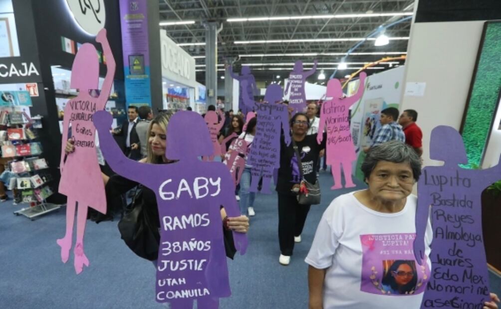 Verdad y justicia exigen en la FIL, mamás de víctimas de feminicidios
