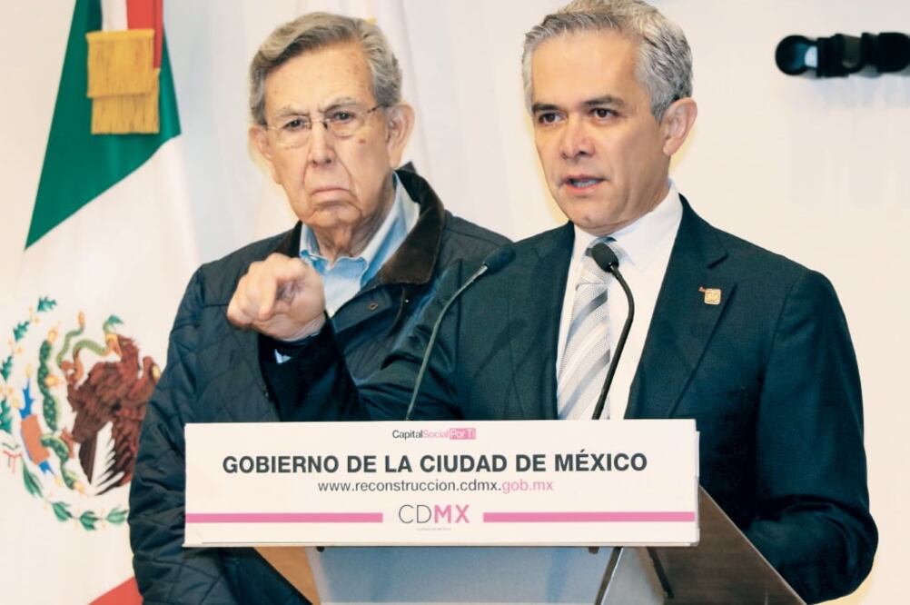 El jefe de Gobierno capitalino, Miguel Ángel Mancera, dijo que continuará al mando de la Ciudad de México y agradeció la invitación de los partidos políticos para coordinar la campaña presidencial de la coalición. Foto: CUARTOSCURO