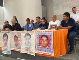 Gobierno de Sheinbaum se compromete a continuar con investigación del caso Ayotzinapa; “no habrá carpetazo”