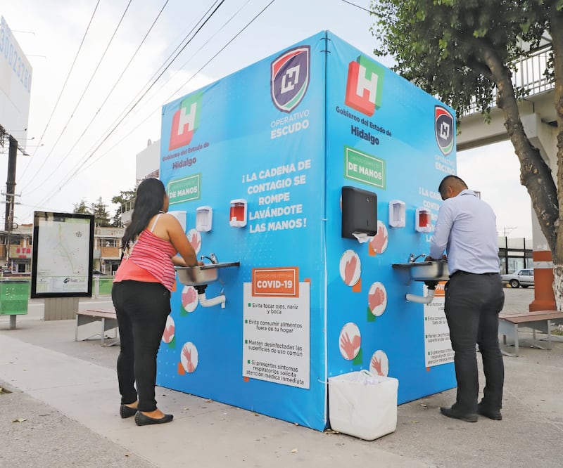 Cada cabina contará con información para prevenir el contagio de coronavirus, informó el gobernador Omar Fayad Meneses. 