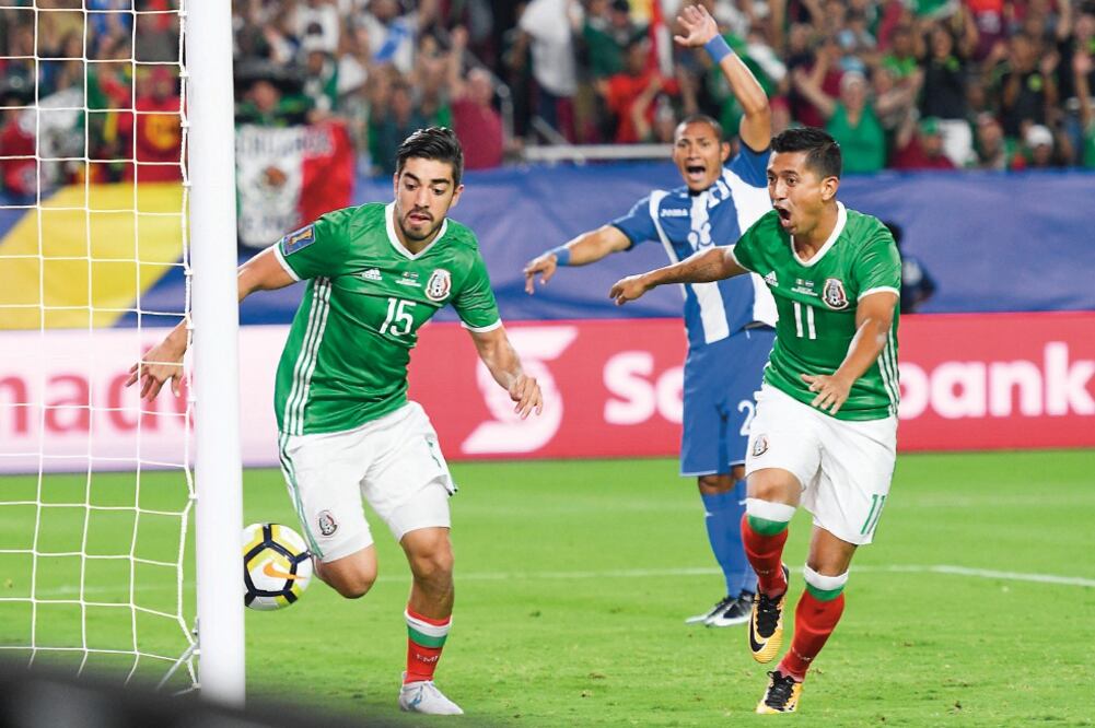 Rodolfo Pizarro (15) hizo el gol al minuto cuatro. FOTO: IMAGO7