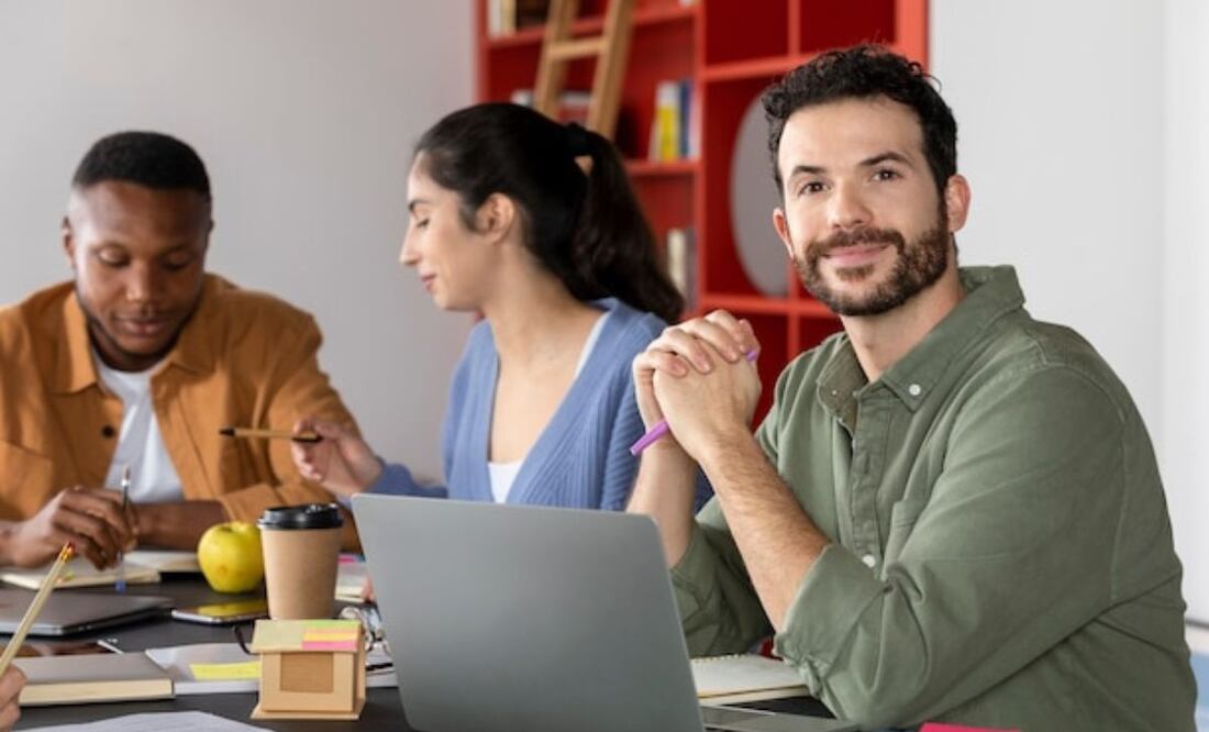 Cinco claves para mejorar la comunicación en tu equipo. Fuente: Freepik.