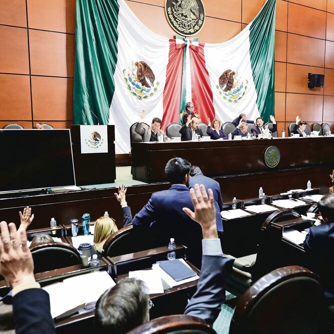 Durante la sesión de la Comisión Permanente, legisladores de la oposición llamaron al Presidente a no hacer tropezar el proceso legislativo.Foto: LUCÍA GODÍNEZ. EL UNIVERSAL