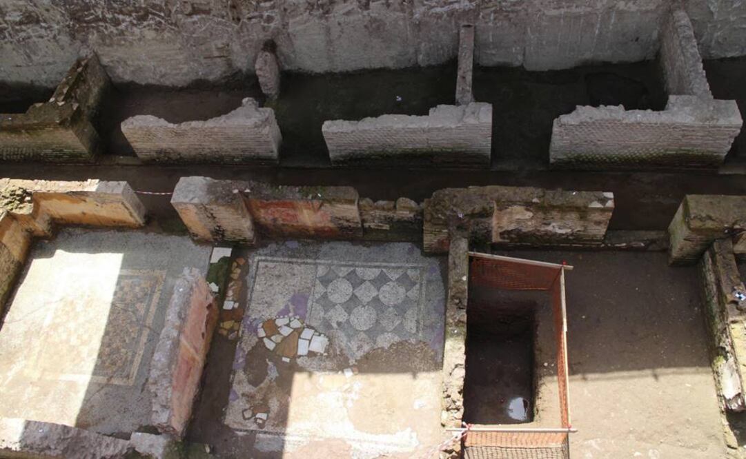 Pasillo de 100 metros de largo del que salen 39 estancias pavimentadas con mosaicos de los que aún se conserva una parte. (FOTO: EFE)