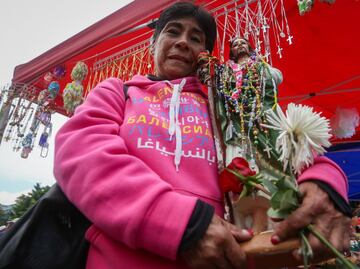 “Venimos a pedirle a San juditas por la salud de toda mi familia”; celebración reúne a miles de feligreses en el templo de San Hipólito