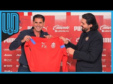 Fernando Hierro, presentado como director deportivo de Chivas por Amaury Vergara