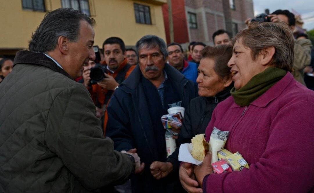 El secretario de Desarrollo Social, José Antonio Meade, visitó una lechería en la colonia San Pedro Xalpa, en la delegación Azcapotzalco. Foto: Especial