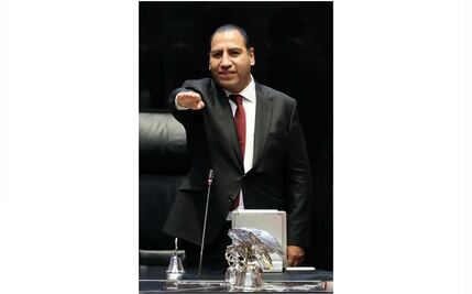 El salto de El jaguar Negro con el consenso de los ocho grupos del Senado