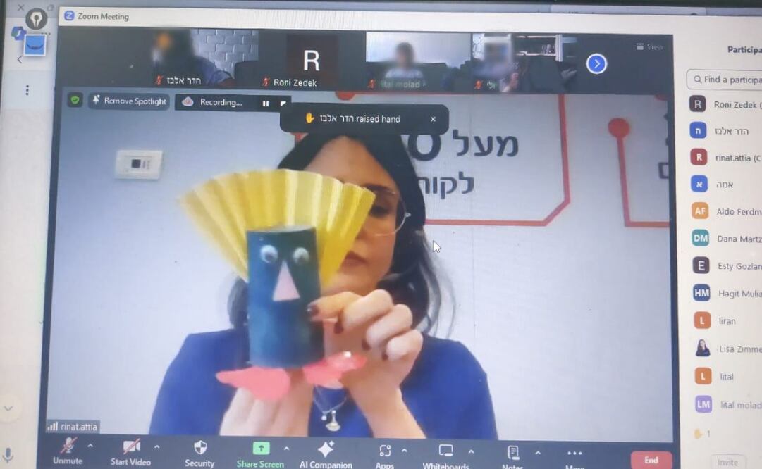 La joven Roni Zedek, creó un proyecto de enseñanza para niños israelíes que están atrapados por la guerra entre Israel-Hamás. / Foto: cortesía.