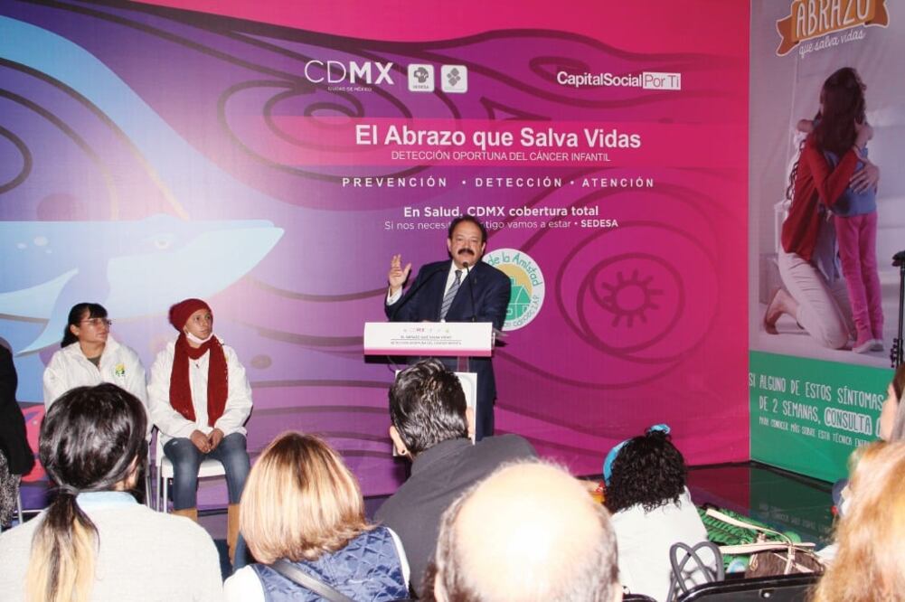 En un evento ayer, el titular de la Secretaría de Salud capitalina, Armando Ahued Ortega, puso en marcha la campaña “El abrazo que salva vidas” (CDMX)