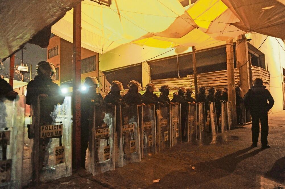 En la madrugada del miércoles, fuerzas federales y locales realizaron un operativo en el cual se decomisaron 30 toneladas de mercancía pirata. Foto: ARCHIVO EL UNIVERSAL