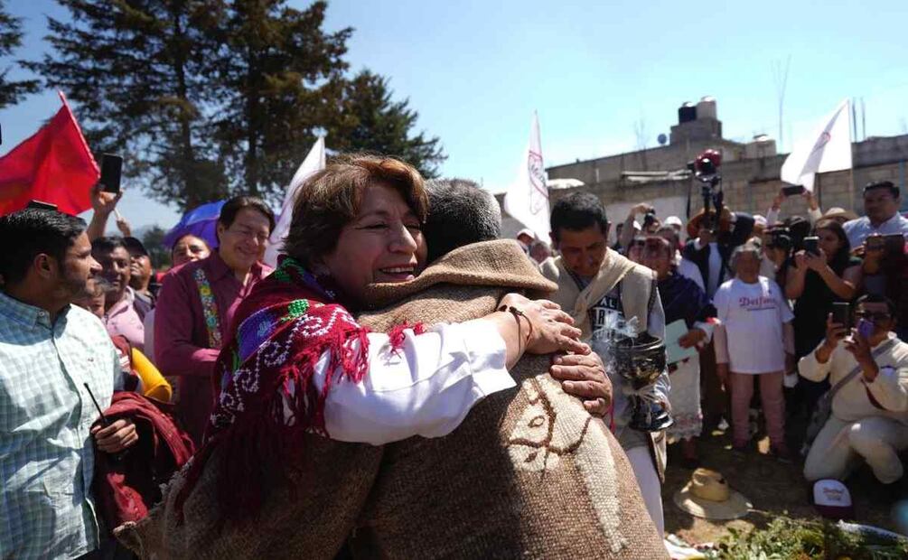 Le entregan bastón de mando Foto: Especial
