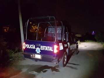Grupo armado rescata a joven que era revisado por policías en Culiacán