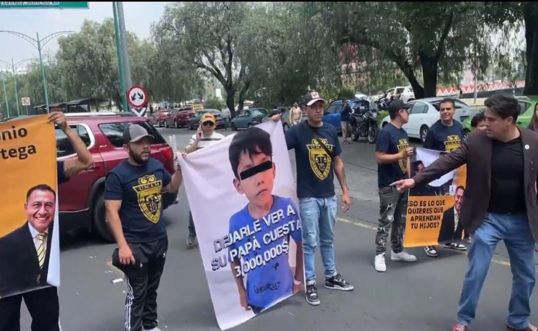 Bloqueo en Rectoría de CU paraliza Insurgentes y suspende tramo del Metrobús. Foto: Especial