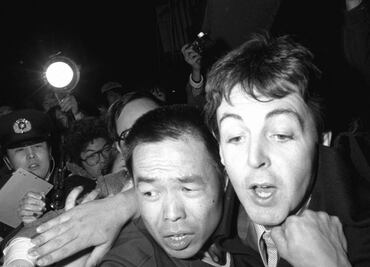 Así fue el día que encarcelaron a Paul McCartney en Japón