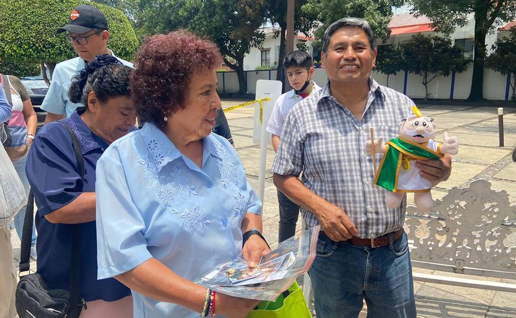 Dévotos en Álvaro Obregón visitan reliquia de San Judas Tadeo /Foto: Juan Carlos Williams. EL UNIVERSAL