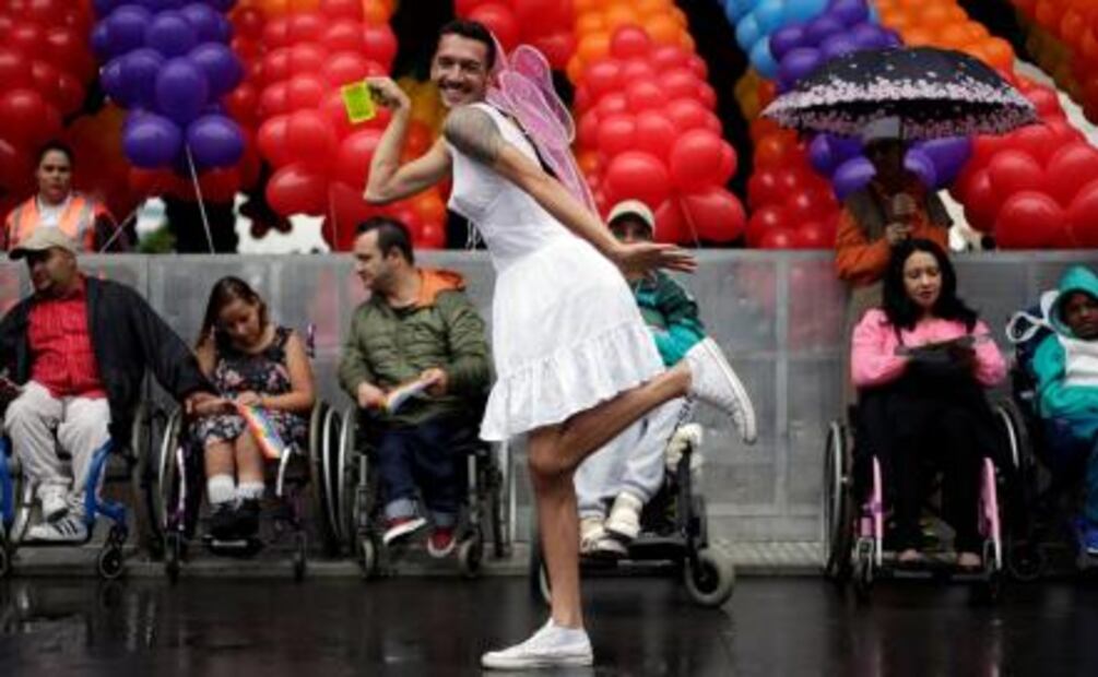 Desfila comunidad LGBT en Sao Paulo y manda mensaje electoral