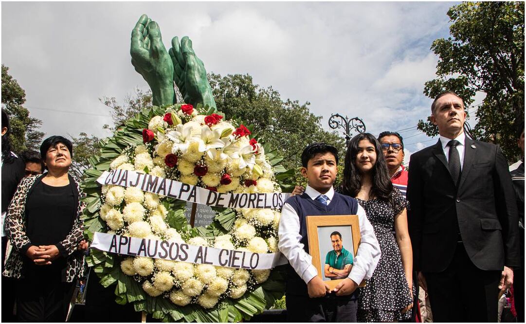El alcalde de Cuajimalpa Adrián Rubalcava develó el monumento "Aplausos al Cielo" en conmemoración a los 183 servidores públicos que fallecieron durante la pandemia por COVID-19. Foto: Gabriel Pano/ EL UNIVERSAL