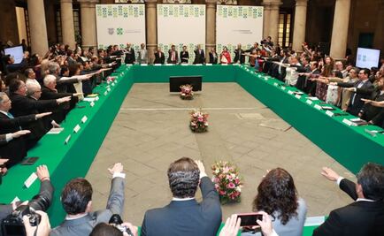 Toman protesta nuevos integrantes del Consejo de la Comisión para la Reconstrucción