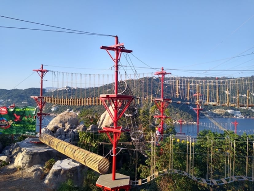 La nueva experiencia del parque de cuerdas de altura Xmonkey en Acapulco