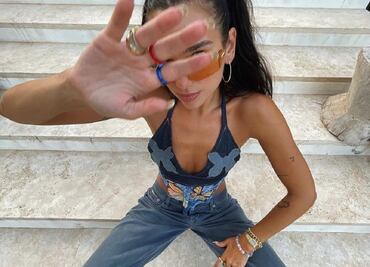 El manicure craquelado de Dua Lipa ideal para estas fechas