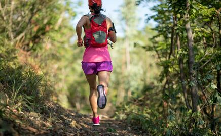 ¿Qué es el "rucking" y por qué este ejercicio es tan bueno para la salud?