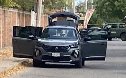 Abandonan camioneta de lujo en Culiacán; contenía presuntos explosivos artesanales y equipo táctico