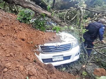 En Jilotzingo continúa el deslizamiento de tierra